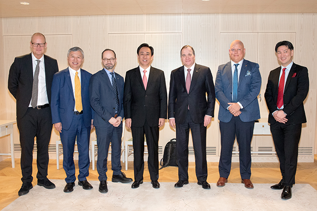 Peale NEVS ja Koenigsegg koostööleppe sõlmimist kohtuti Stockholmis peaminister Stefan Löfveni ja taristuminister Thomas Enerothiga, et rääkida NEVS investeeringutest Koenigseggi.